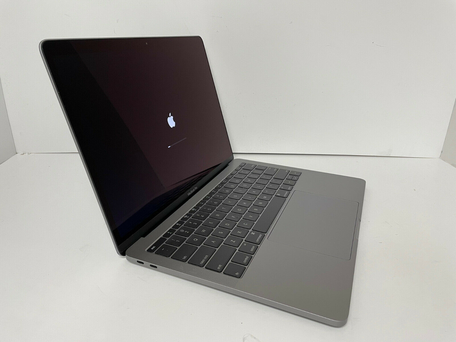 Apple MacBook Pro 13″ Retina Laptop MPXQ2LL/A Intel i5-7360U 128GB 8GB